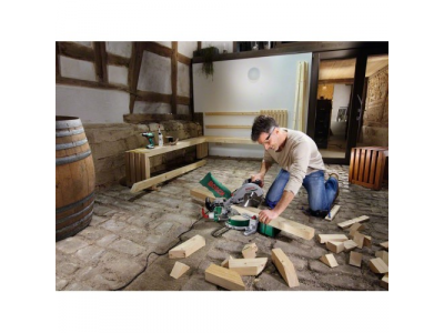 Торцовочная пила с функцией протяжки PCM 8 S